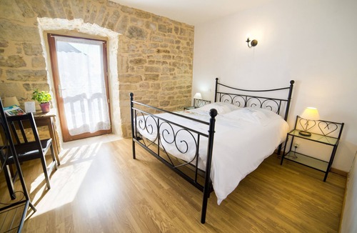 Buzeins Bed & Breakfast | Chambres d'hôtes - Entre Dolmens et Fontaines