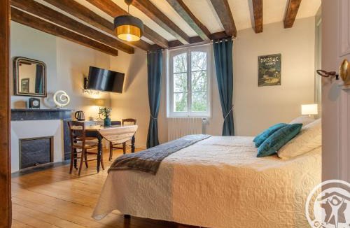 La Menitre Bed & Breakfast | Chambres d'hôtes élégantes à La Ménitré avec piscine chauffée et wifi - FR-1-622-115