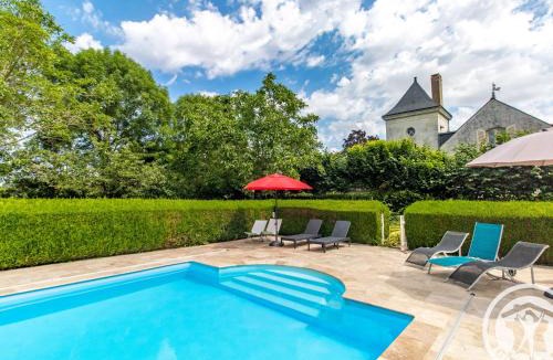 La Menitre Bed & Breakfast | Chambres d'hôtes élégantes à La Ménitré avec piscine chauffée et wifi - FR-1-622-115