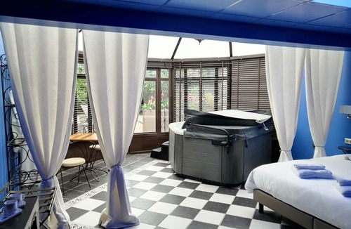 Centre Ville d'Ales Bed & Breakfast | Chambres D'hôtes Avec spa Privatif