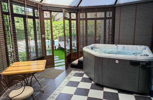 Centre Ville d'Ales Bed & Breakfast | Chambres D'hôtes Avec spa Privatif