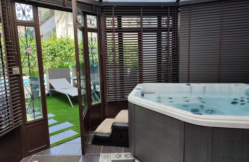 Centre Ville d'Ales Bed & Breakfast | Chambres D'hôtes Avec spa Privatif