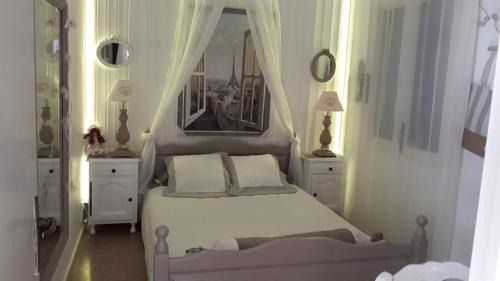 Reus Bed & Breakfast | CHAMBRES D'HÔTES CHEZ CATHERINE A REUS chambre de Paris avec salle de bains privée