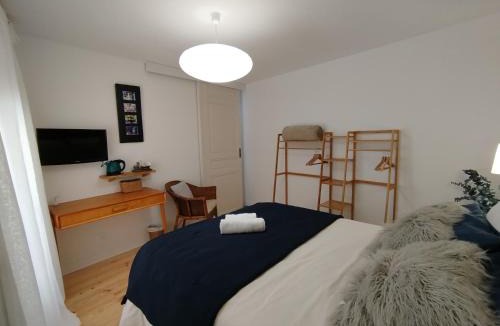 Tautavel Bed & Breakfast | Chambres d'Hôtes et Gîtes- L'Abri sous Roche