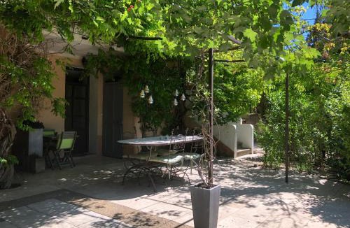 Loriol-du-Comtat Bed & Breakfast | Chambres d'Hôtes La Chrysalide