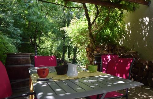 Lacrouzette Bed & Breakfast | Chambres d'Hôtes L'Orée des Bois