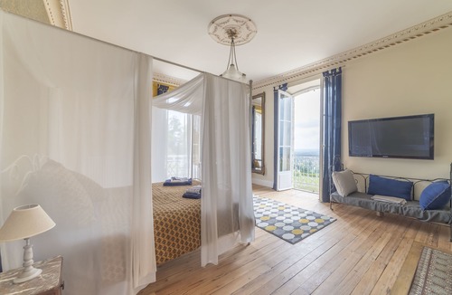 Rions House | Chambres d'hôtes La Bastane