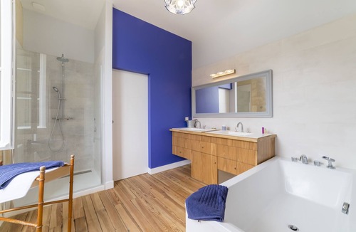 Rions House | Chambres d'hôtes La Bastane