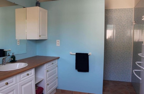 Merindol Bed & Breakfast | Chambres d'hôtes La Brullière