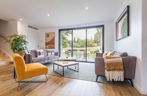 La Menardais Apartment | Chambres d'hôtes 'La Clairière aux Chênes'