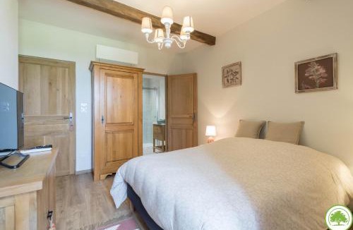 Sajas Bed & Breakfast | Chambres d'Hôtes - La Clef des Champs - Piscine - Capucine