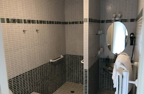 Varetz House | Chambres d'Hôtes La Coloniale