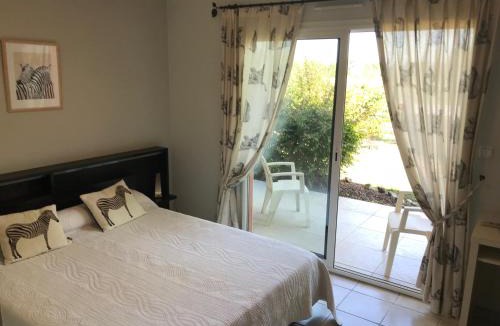 Varetz Bed & Breakfast | Chambres d'Hôtes La Coloniale