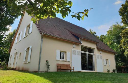 Chatre et Sainte-Severe Bed & Breakfast | Chambres d'hôtes, Le champ fleuri