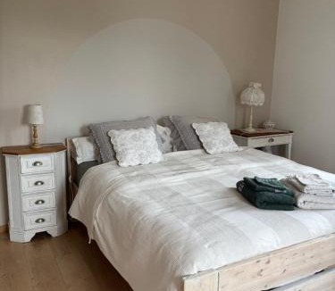 Rieupeyroux Bed & Breakfast | Chambres d'hôtes - Le Jardin de la Guionie