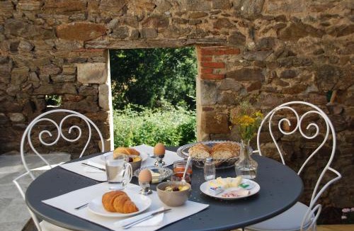Bellenaves Bed & Breakfast | Chambres d'Hôtes Maison Balady