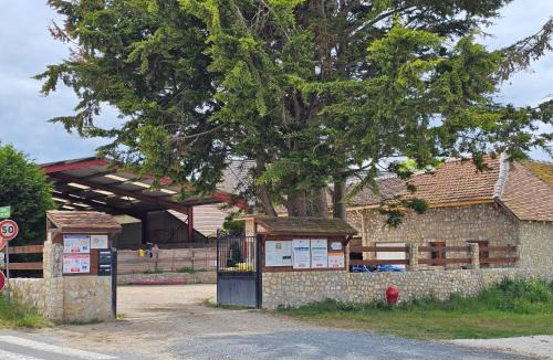 Poigny Bed & Breakfast | Chambres d'hôtes Provins