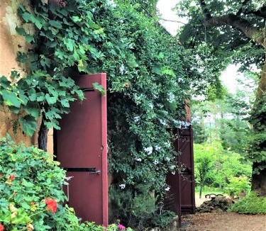 Sainte-Alvere Bed & Breakfast | Chambres d'hotes Les Coustilles