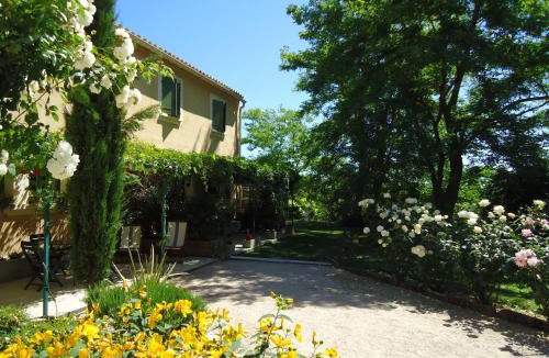 Pougnadoresse Bed & Breakfast | CHAMBRES D'HOTES "MAISON PONS" proche UZES - PONT DU GARD