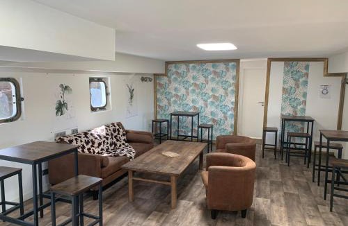 Minimes - Barriere de Paris Boat Rental | chambres dans peniche un air de vacances