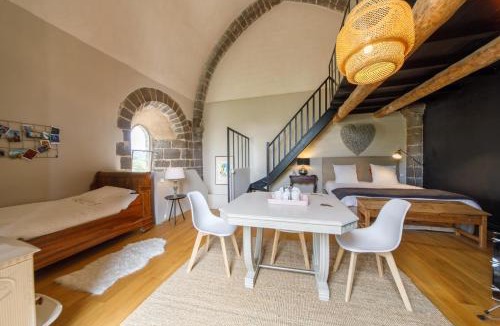 Vieille-Brioude Bed & Breakfast | Chambres et maisons d'hôtes du Prieuré de la Bajasse - Le 1150