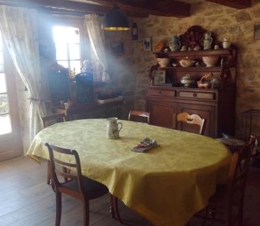 Boussenac Bed & Breakfast | chambres et table d'hôtes du Péré