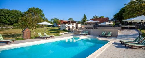 Cuzance Bed & Breakfast | Chambres et table d'hôtes La Panacée