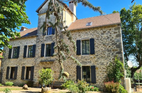 Sainte-Croix House | Chambres et table d'hôtes Le cèdre Aveyron
