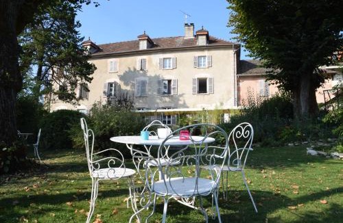 Bouvesse-Quirieu Bed & Breakfast | Chambres et table L' échappée