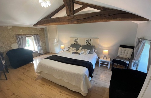 Saint-Hilaire-des-Loges Bed & Breakfast | Chambres d'hôtes le Tilleul