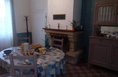 St Denis de Gastines Bed & Breakfast | Chambres " Orchidées "