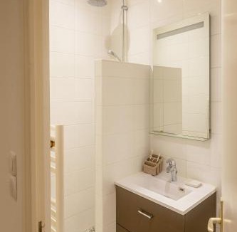 Puteaux House | Chambres privées dans maison conviviale à Puteaux Salle de bain et cuisine partagées