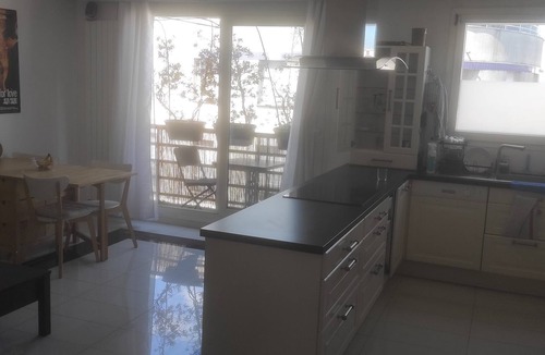 Noisy-le-Sec Bed & Breakfast | Chambres privées tout confort Homestay: Private rooms in shared duplex apartment