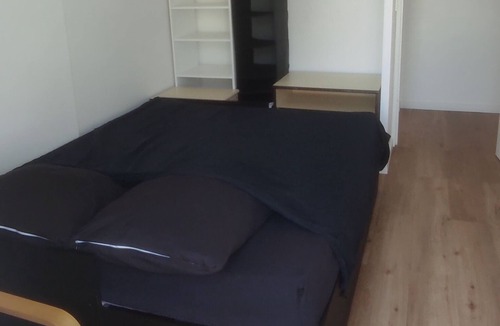Noisy-le-Sec Bed & Breakfast | Chambres privées tout confort Homestay: Private rooms in shared duplex apartment