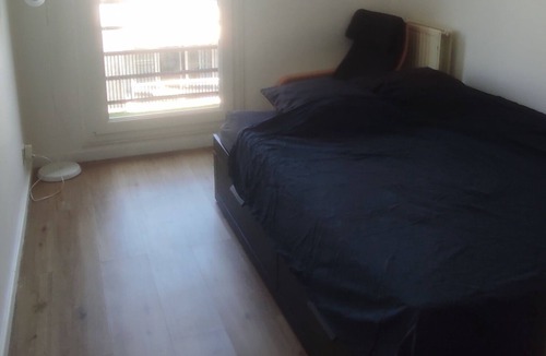 Noisy-le-Sec Bed & Breakfast | Chambres privées tout confort Homestay: Private rooms in shared duplex apartment