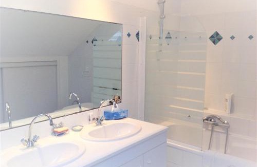 Waldeck-Sully Bed & Breakfast | Chambres Saint Donatien