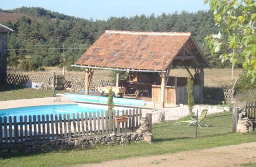 Mostuejouls Bed & Breakfast | chambres sur Domaine avec piscine en pleine nature