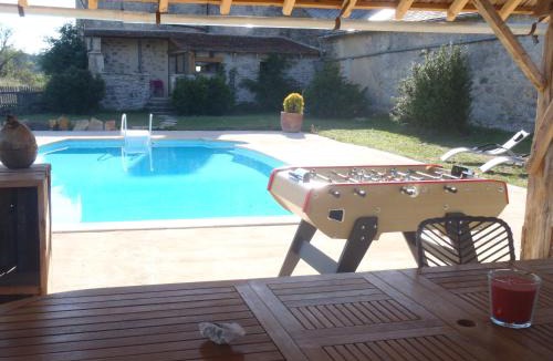 Mostuejouls Bed & Breakfast | chambres sur Domaine avec piscine en pleine nature