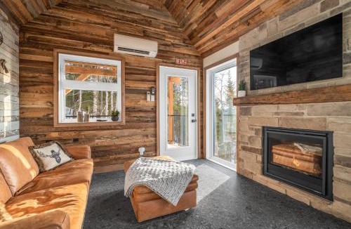Lac Beauport Ski Chalet | CHAMONIX - Micro Chalet with Panoramic Mountain Views near Québec
