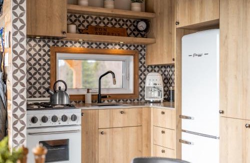 Lac Beauport Ski Chalet | CHAMONIX - Micro Chalet with Panoramic Mountain Views near Québec
