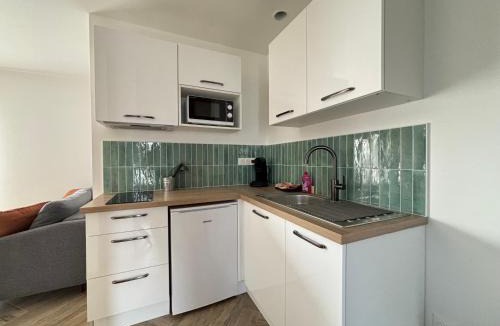 Loucelles Apartment | Champ de blé Apt neuf indépendant plain pied dans maison contemporaine décoration soignée tout confort terrasse aménagée, grand terrain parking privé à 15 mn de Caen et 10 mn deBayeux proche plages du débarquement