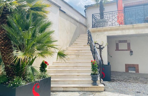 Ay Bed & Breakfast | Champagne Domaine Sacret - AY