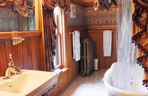 Champaign Bed & Breakfast | Champaign Garden Inn