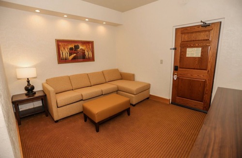 Seven Springs Hotel | Champion Hotel | King Suite + Separate Living Area