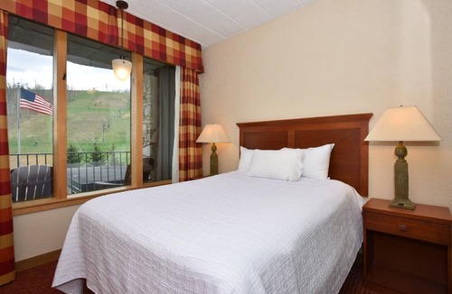 Seven Springs Hotel | Champion Hotel | Slopeside Family Suite