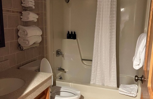Seven Springs Hotel | Champion Hotel | Slopeside Family Suite