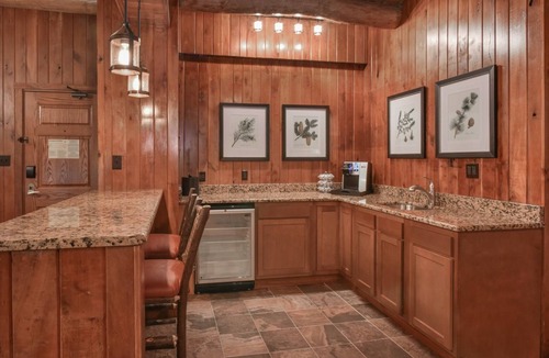 Seven Springs Apartment | Champion Hotel | Spacious + Separate Living Area
