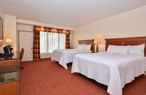 Seven Springs Hotel | Champion Hotel | Tower Suite + Spacious Retreat