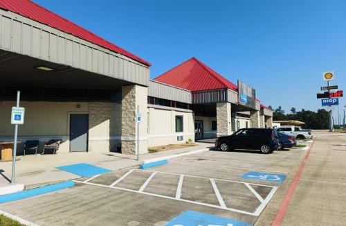 Shepherd Hotel | Champion Inn Motel By OYO Hwy 59 Shepherd