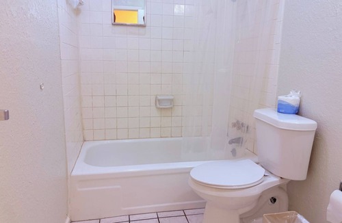 Amistad National Recreational Area Hotel | Champions Inn Del Rio TX Near US 90